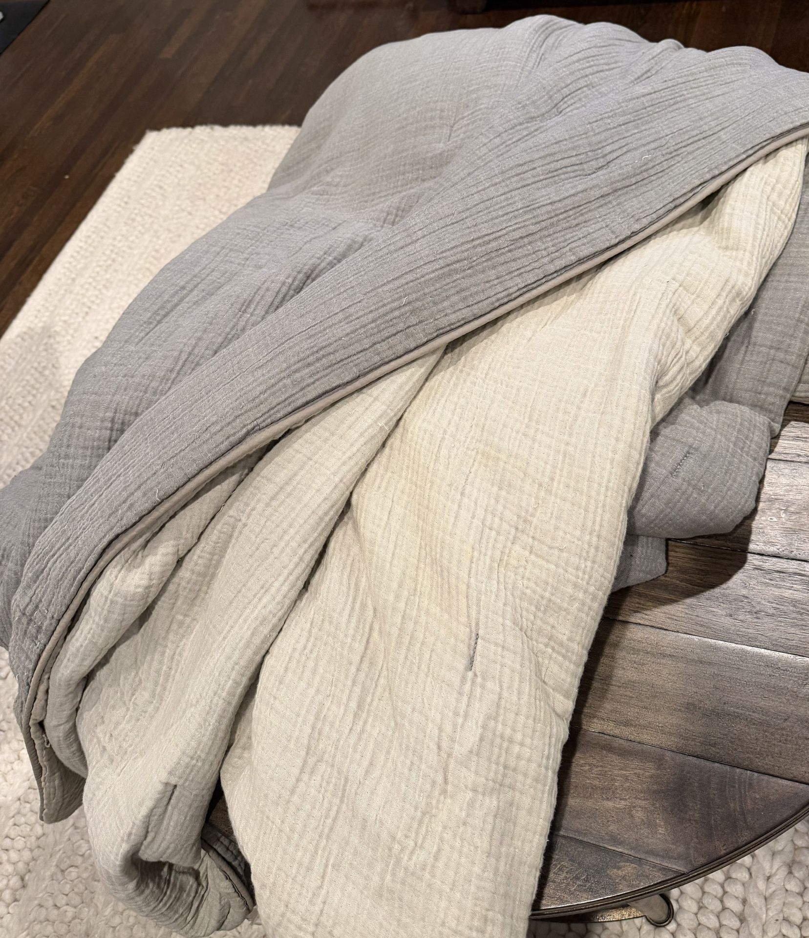 Parachute comforter - king (Used)