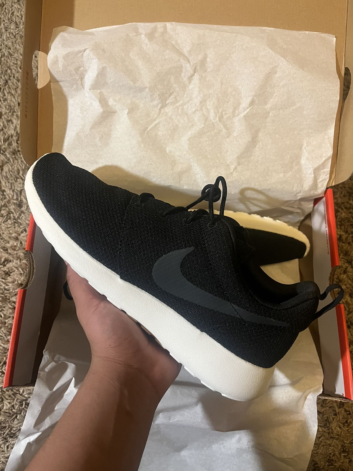 Nike “Roshe One” Size: 10