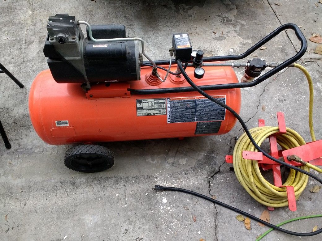 5 hp 25 gallon air compressor outlet