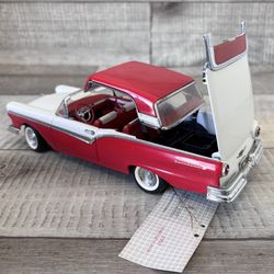Franklin Mint 1957 Ford Fairlane 500 Skyliner 1/24 Diecast Model