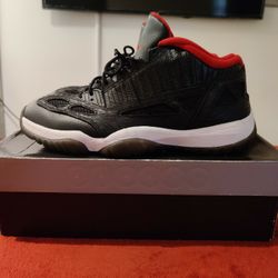 NIKE AIR JORDAN 11 LOW BRED RETRO SIZE 10 MEN