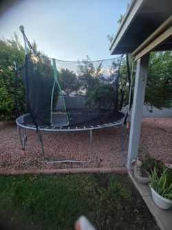 FREE trampoline MUST pick up!