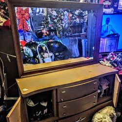 Drawer Dresser & Mirror