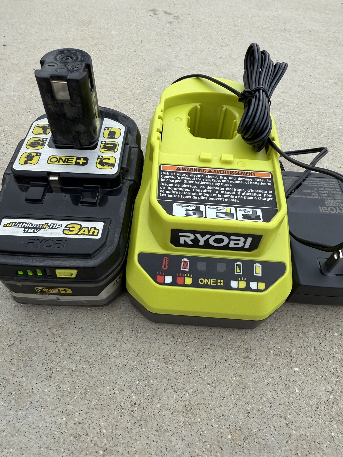 RYOBI CHARGER 18VOLTS