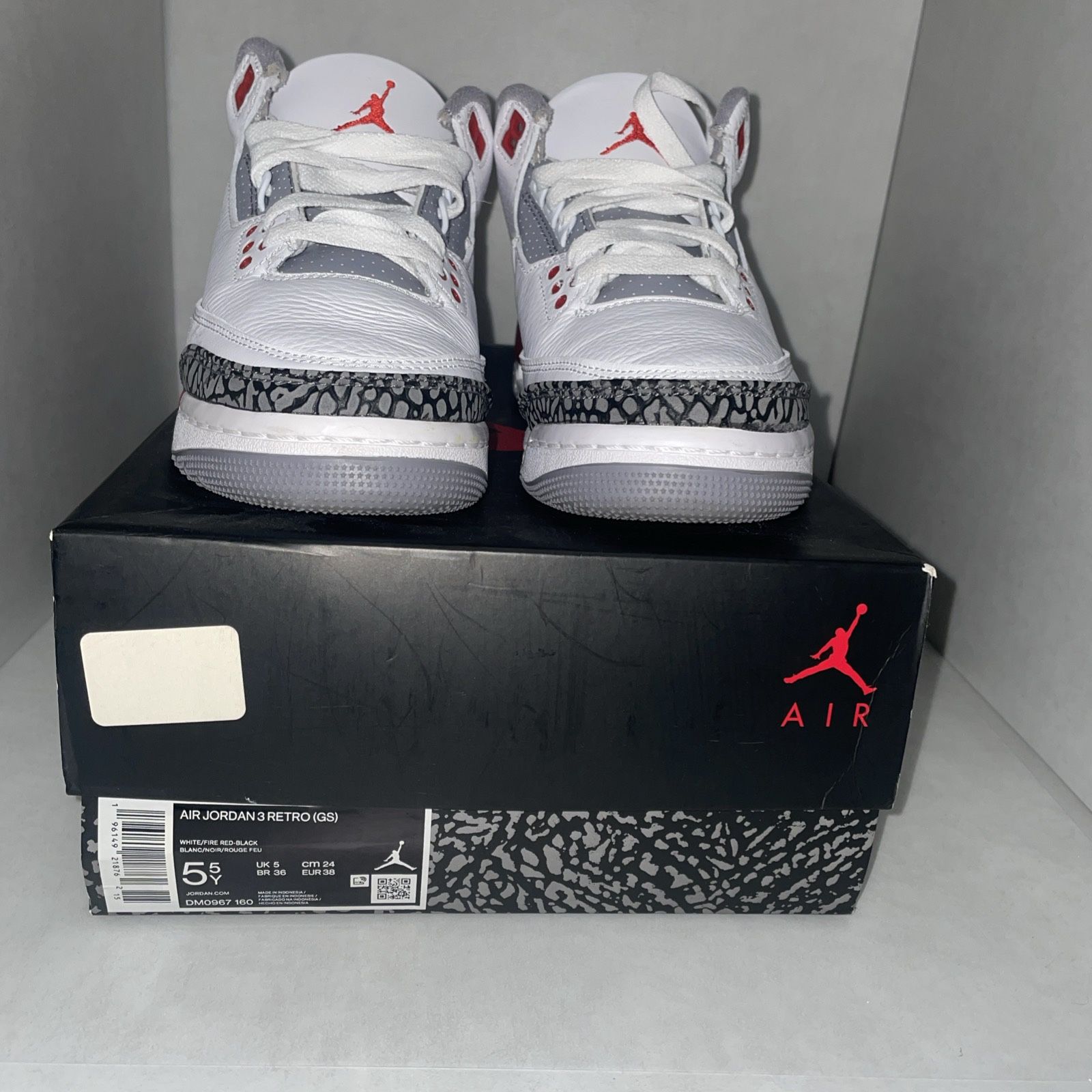 Jordan Retro Fire Red 3s Size 5.5y