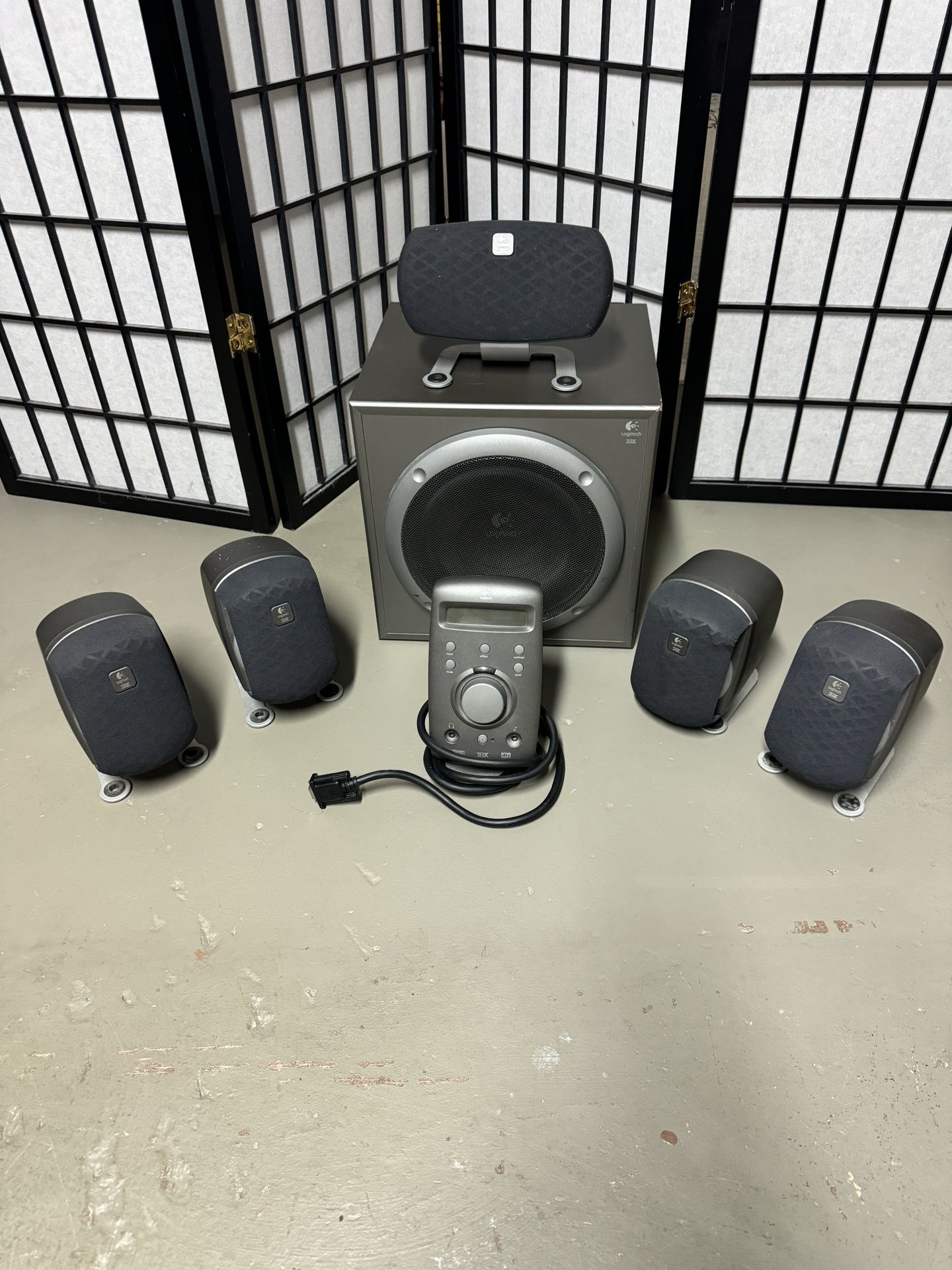 Logitech. Z-680 THX Dolby Digital 5.1 Speaker System