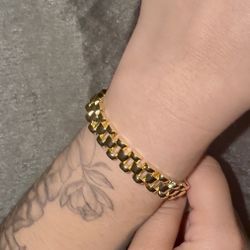 Gold Chain link Bracelet! 