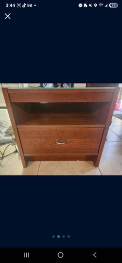 FREE Mesa De Noche, Nightstand