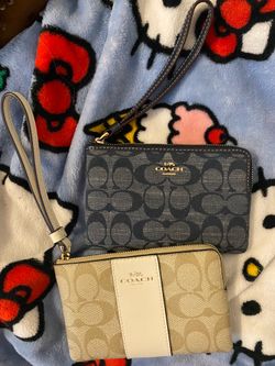 coach wristlets👛