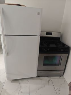 Refrigerador y Estufa