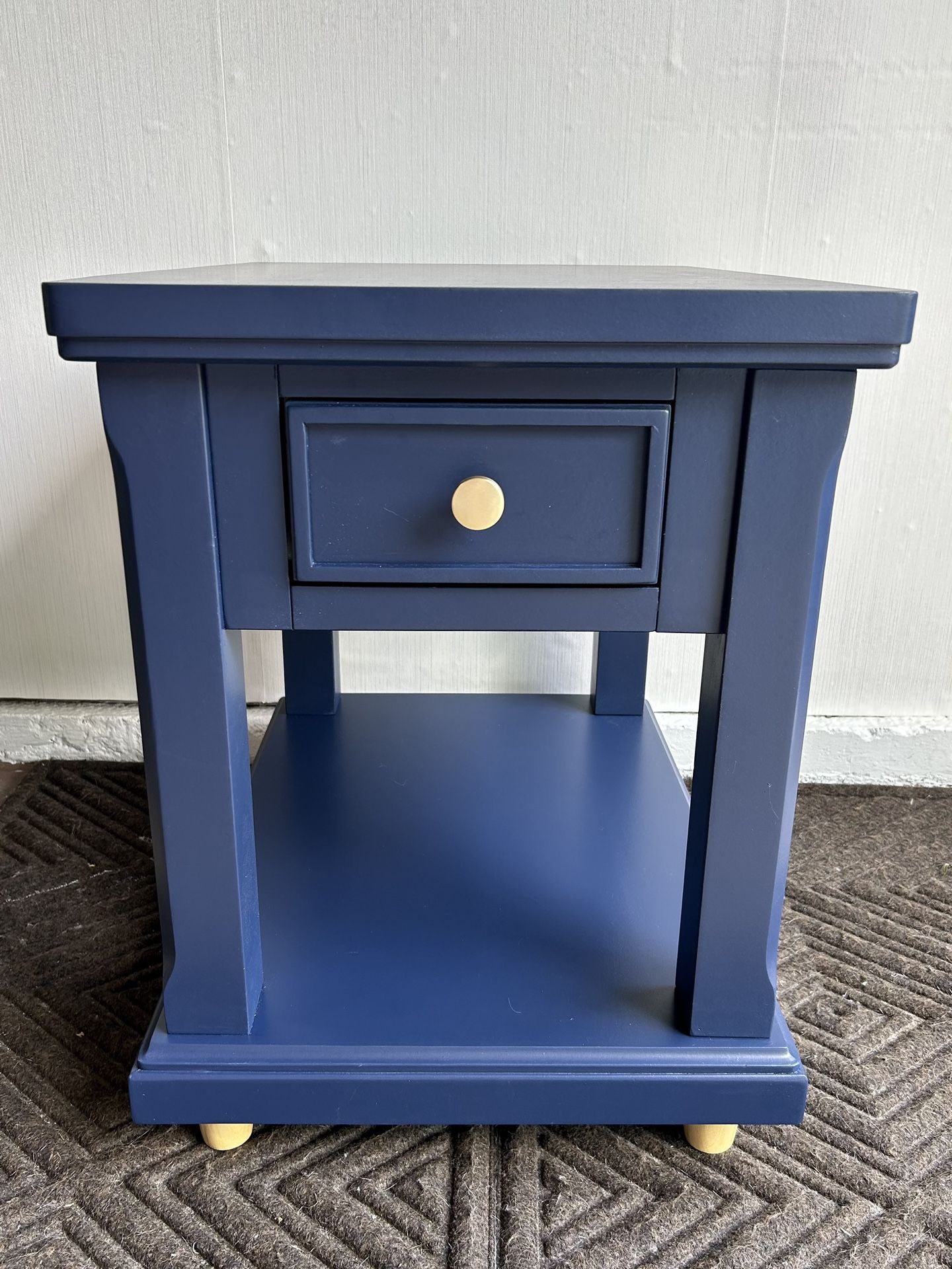 End Table/ Nightstand