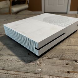 Xbox One S – Great Condition