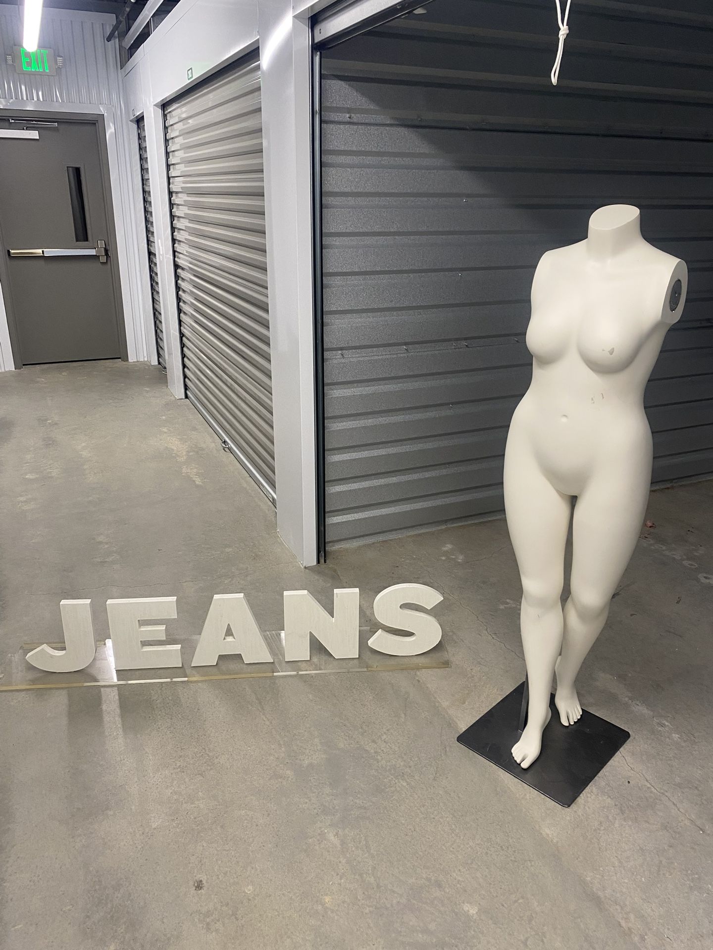 Fusion Specialties Mannequin Manikin and sign pick up in orting 