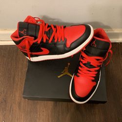 Jordan 1 Mids