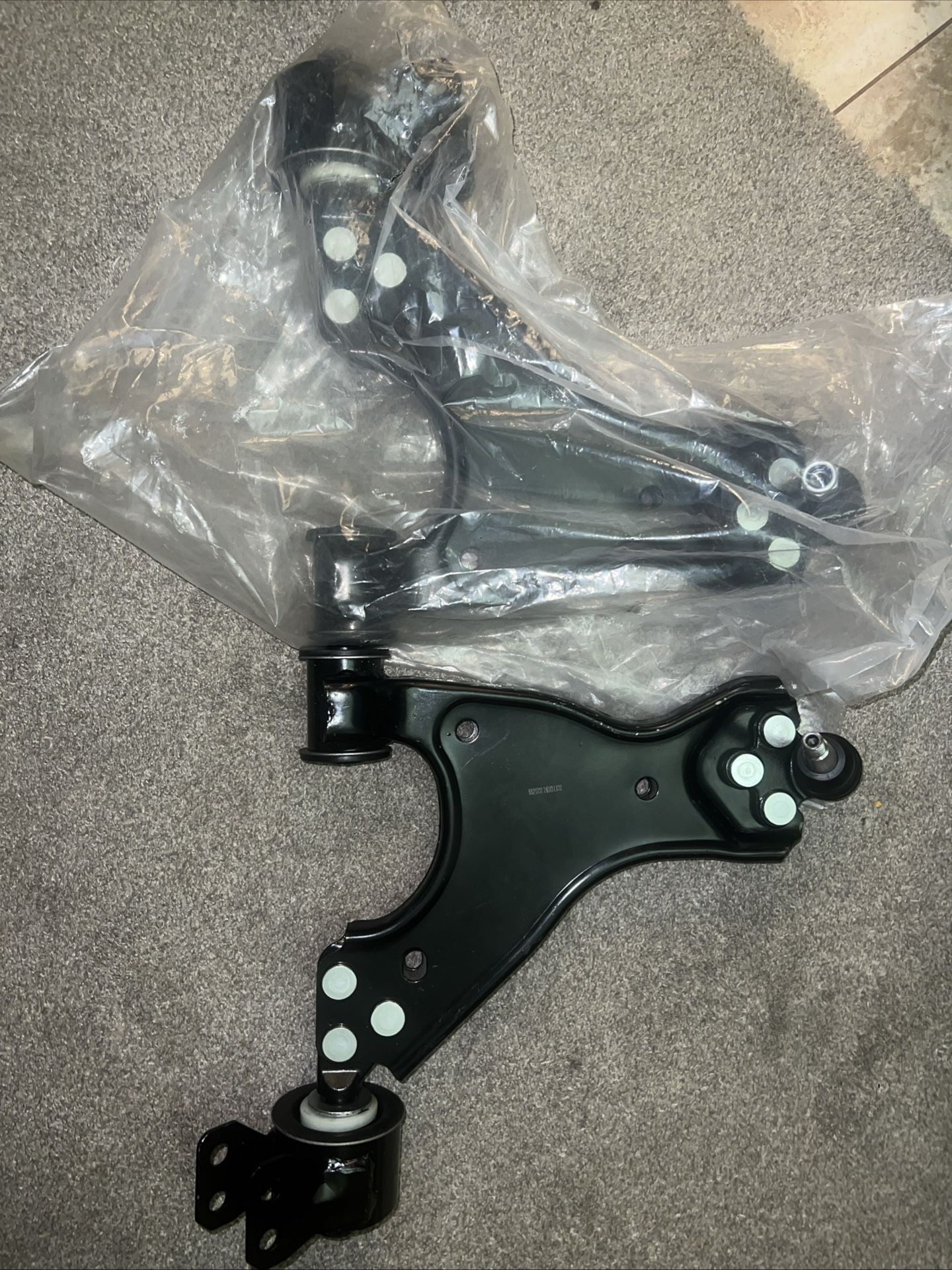 - Front Right Lower Control Arm for Chevy Traverse Buick Enclave GMC Acadia Satu