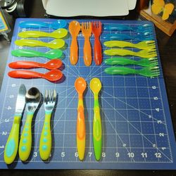 Lot Of 18 Mixed Baby Toddler Utensils Gerber Munchkin Tomy the First Years