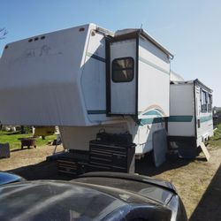 33ft AutoMate 5th Wheel