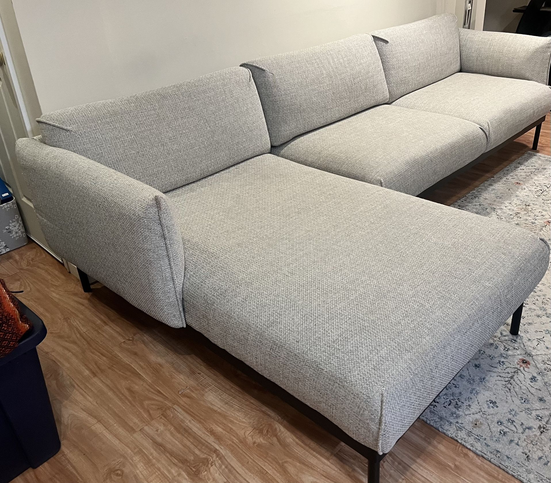 MOVING SALE FURNITURE IN ASHBURN Near One Loudoun