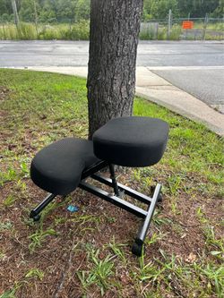 Adjustable knee Chair Posture Chair Stool for Home Office pre-owned in good condition