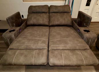 Jerome’s Ultron P3 Triple-Power Reclining Loveseat – Dark Gray