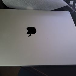 MacBook Pro 16'