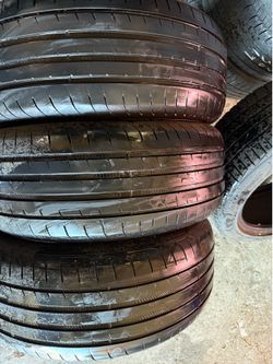 225/46R19  3 good year Eagle F1 Runflat