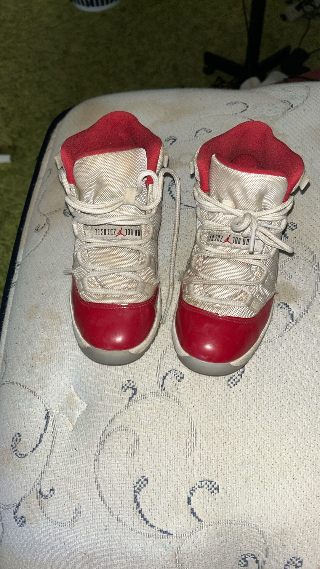 jordan 11s size 2.5y really worn