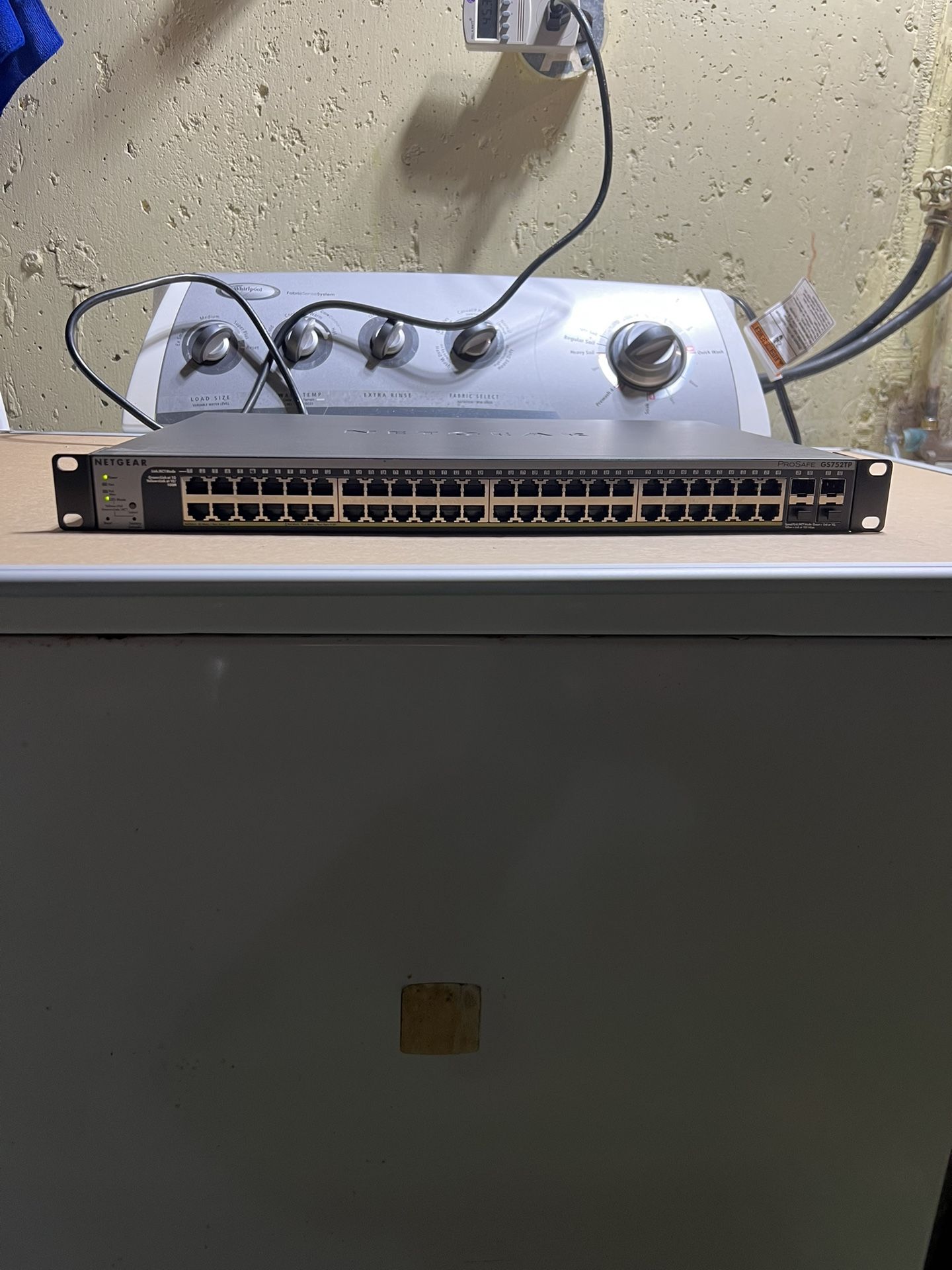 Netgear ProSafe GS752TP 48-Port Gigabit Smart Switch with PoE and 4 SFP Ports
