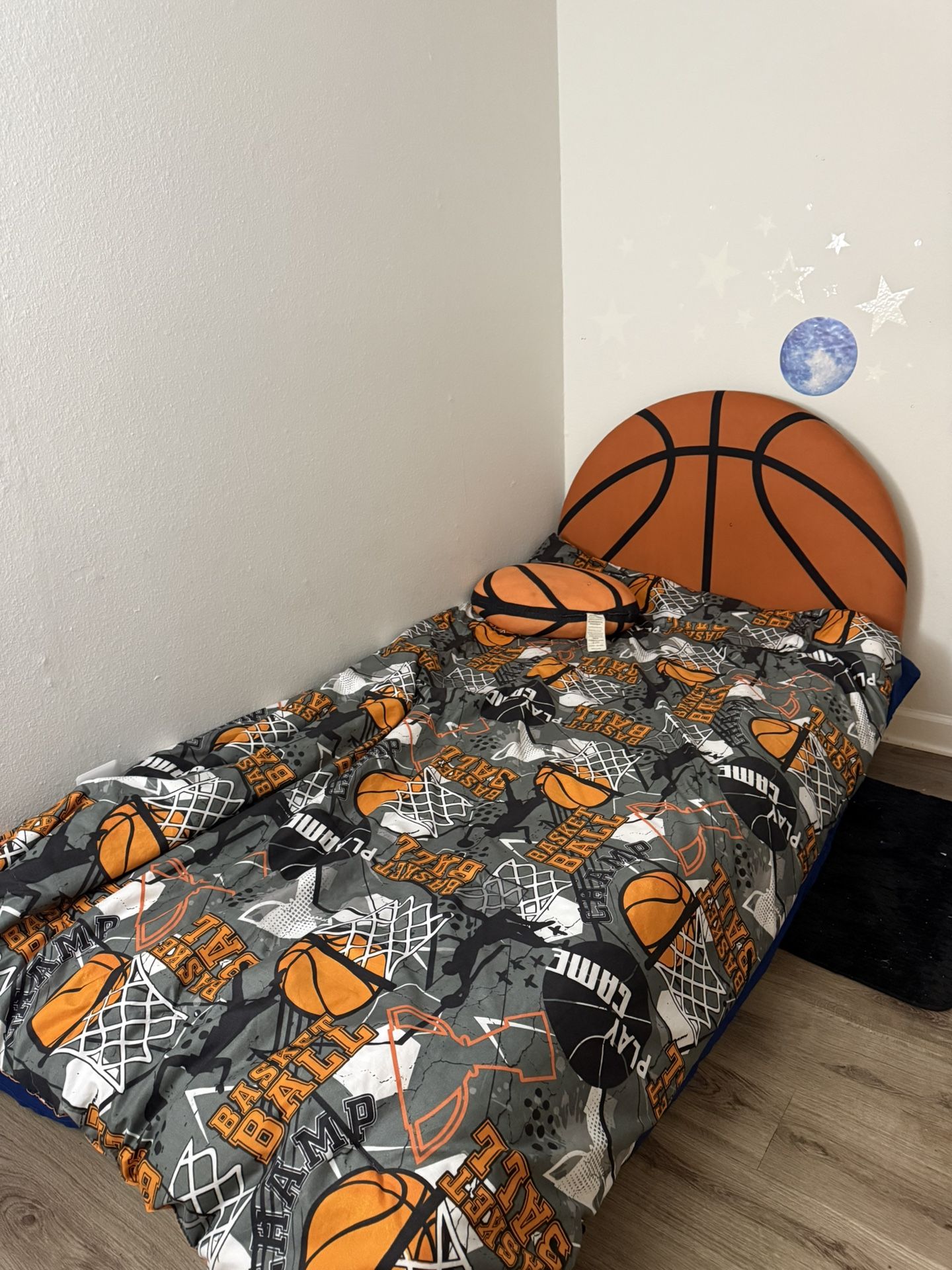 toddler bed and mattress 