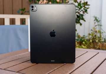 Apple iPad Pro 13-inch (M5) Wi-Fi + Cellular 2TB Nano-Texture Glass (Factory Unlock)