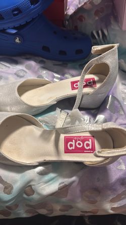 Pop Brighten Sliver sandal size 3
