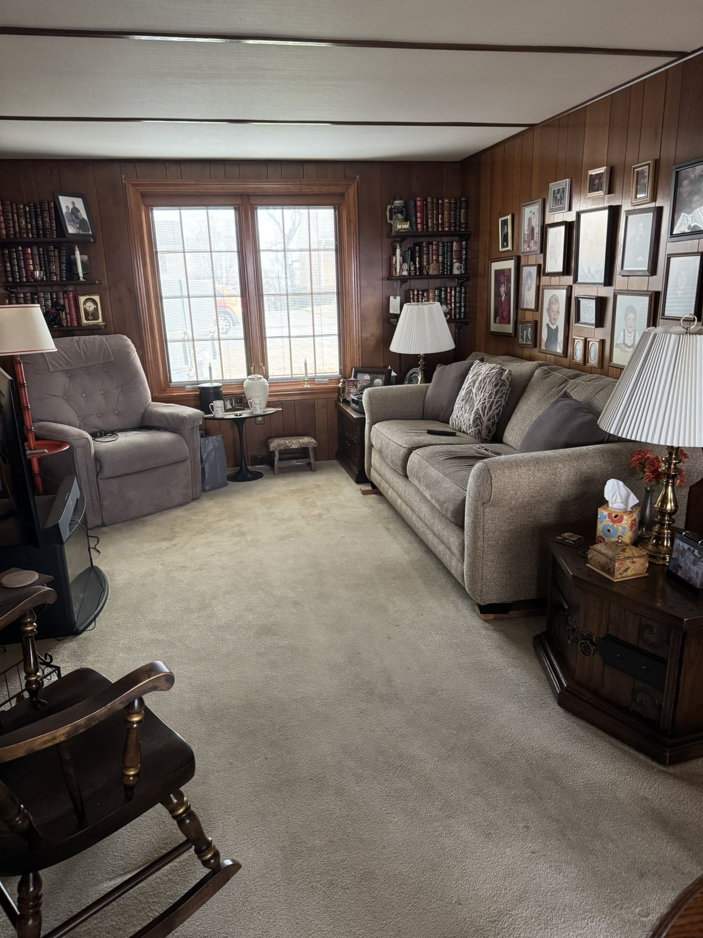 Sofa, Electric Recliner, 2 Lamps