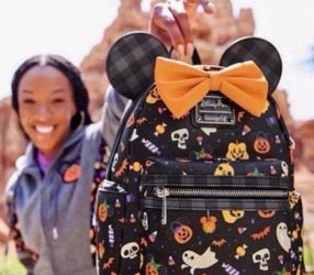 NEW DISNEY PARKS  HALLOWEEN BACKPACK EXCLUSIVE EDITION