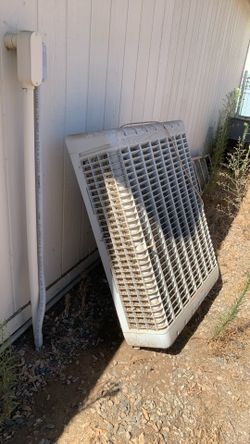 Low profile swamp cooler