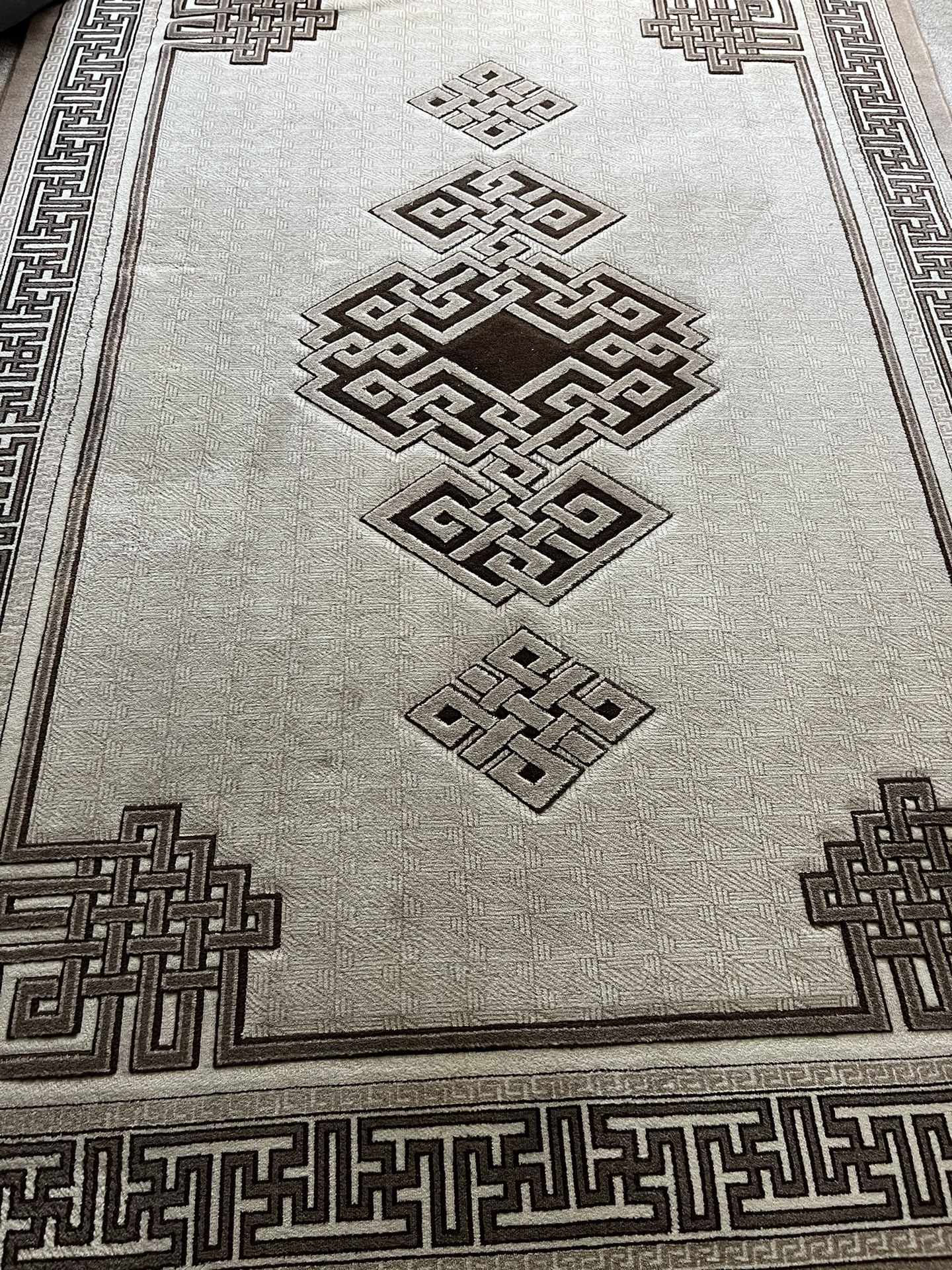 Endless Knot Wool Carpet