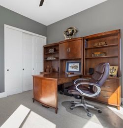 Everything must go! ‼️REDUCED ~  Large Desk, 6 pieces, solid wood