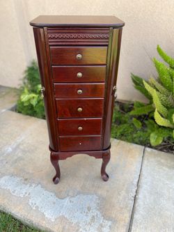 Selling this 6 drawer two side compartment jewelry box
