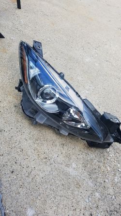 2014-16 Mazda 3 right side headlight OEM