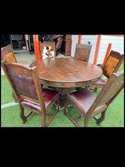 Round dining table with chair chairs