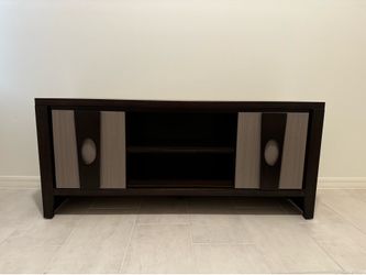 Entertainment center