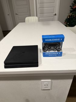 PlayStation 4 Slim 