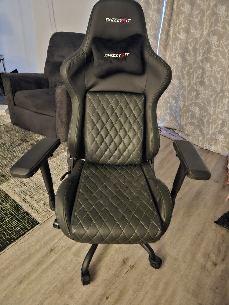 Chizzysit gaming chair black and green embroidered