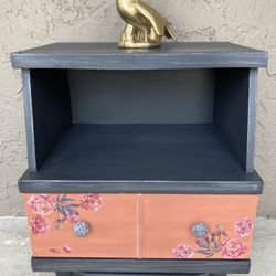 Cute Vintage Side Table 