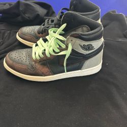 Size 9 Jordan 1s