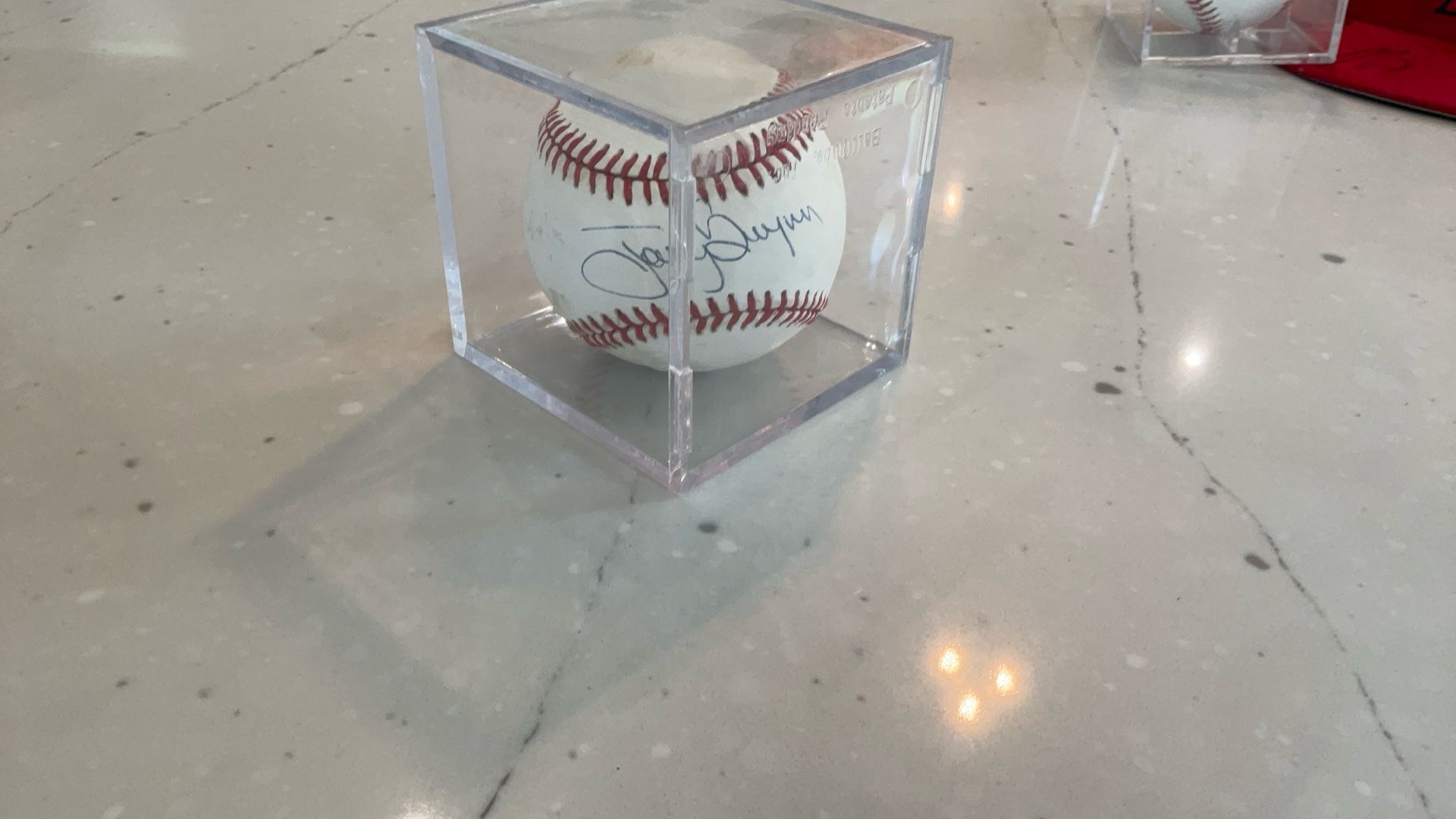 Mlb Ball Signed By Tony Gwynn