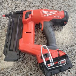 MILWAUKEE BRAD NAILER 2746