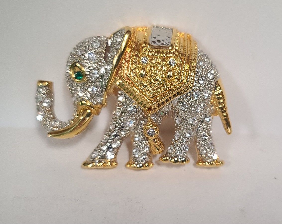 Beautiful Vintage Rhinestone Elephant Brooch With Hanging Charm