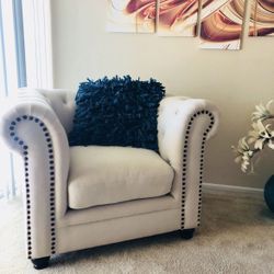 Elegant Tufted Loveseat & Accent Chair – Excellent Condition – Pickup Only 