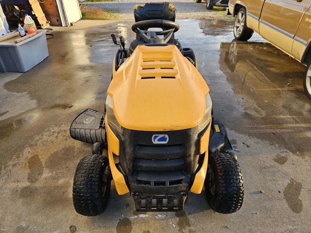 2015 Cub Cadet XT1