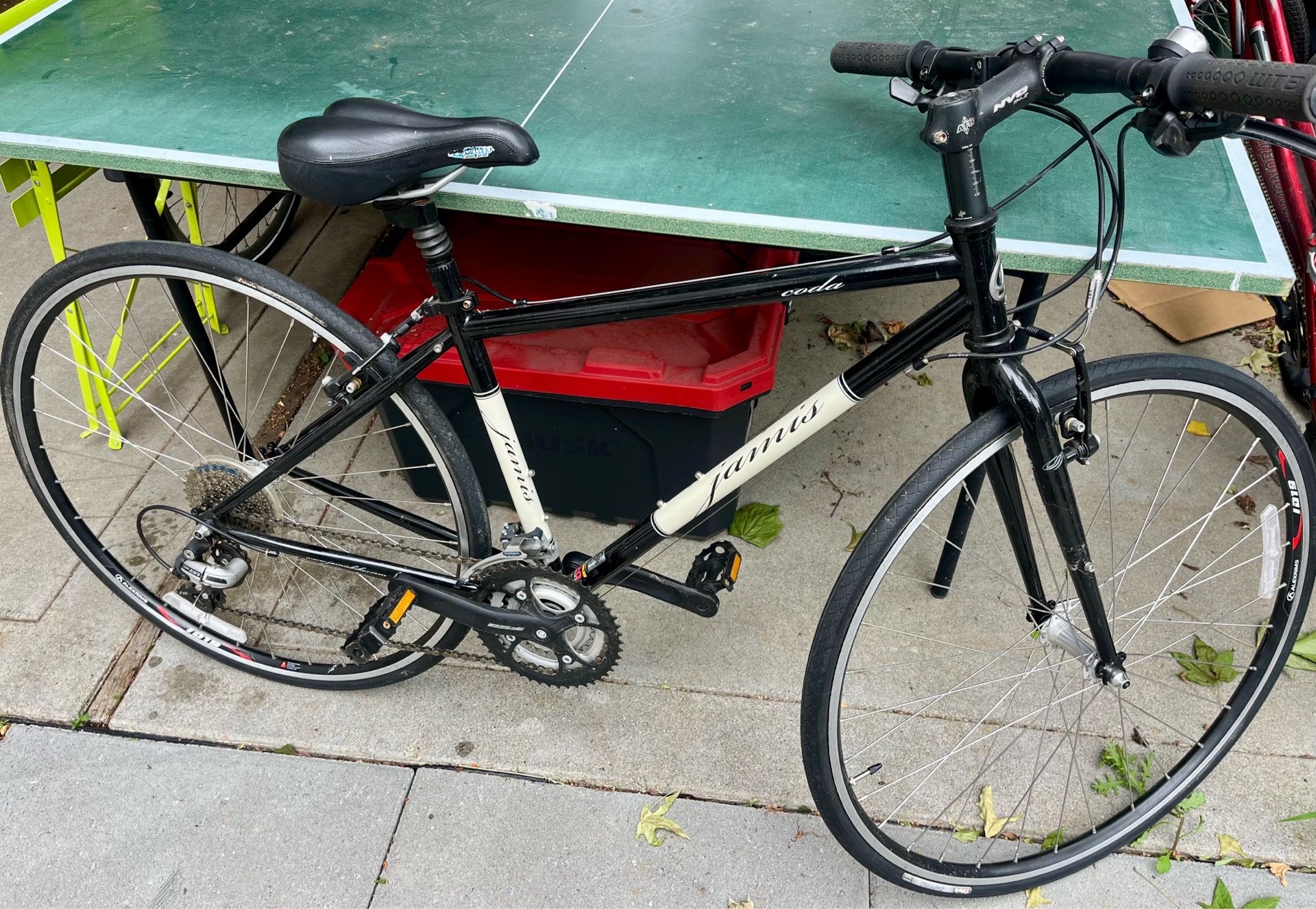 Jamis hybrid commuter bike good condition.